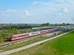 Ein Umlauf des München-Nürnberg-Express war am 23.04.2011 mit einem Wagen in ursprünglicher IC-Lackierung unterwegs.
